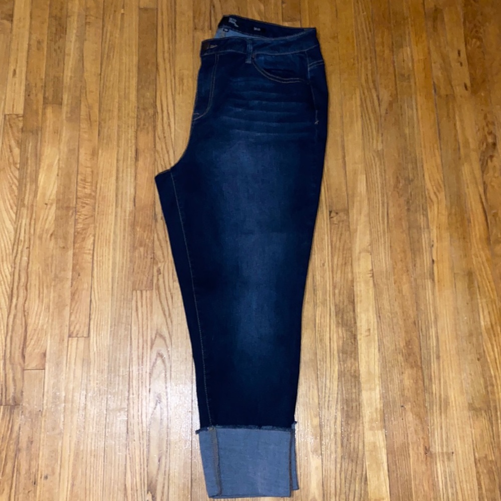 1822 Denim High-Rise Cuffed Crop Skinny Jean. Size 18W. Dark Wash. New w/o Tags